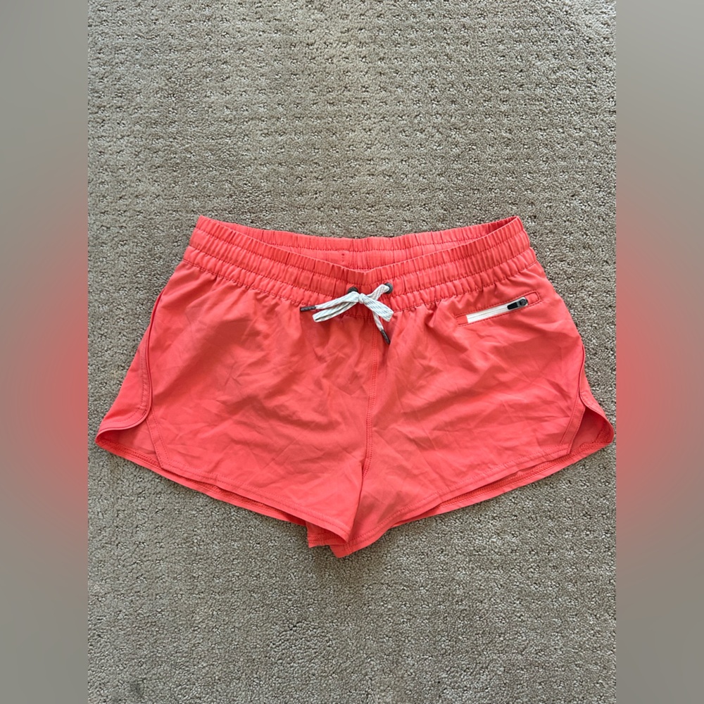 Vuori women’s clementine shorts coral/pink size medium